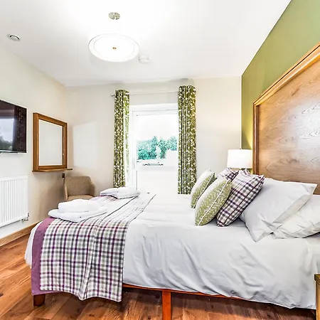 Meadows Luxury Flaxton